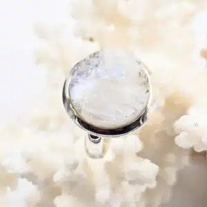 PIERRE DE LUNE blanche -  Cabochon rond brut monté sur bague réglable en Argent 925/1000