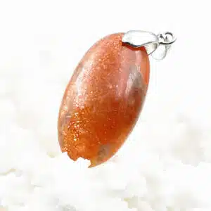 PIERRE DE SOLEIL - Cabochon ovale monté en pendentif