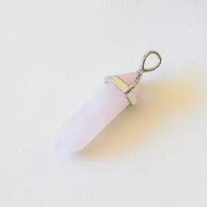 QUARTZ ROSE - Pendentif de forme hexagonale  bi-terminé