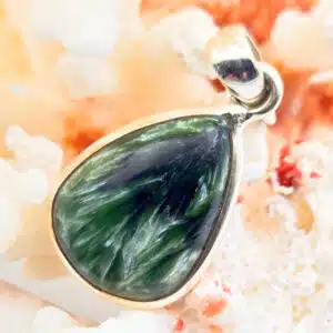 SERAPHINITE - Très joli pendentif de forme triangulaire monté sur Argent 925/1000