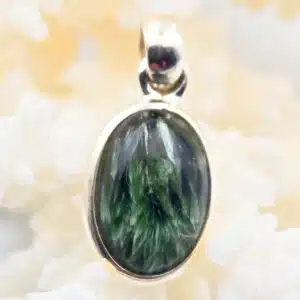 SERAPHINITE - Très joli pendentif de forme ovale monté sur Argent 925/1000