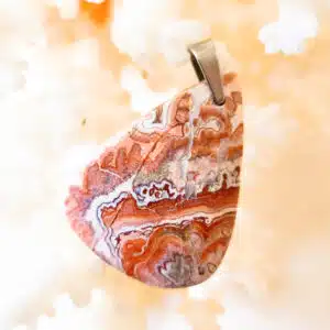 AGATE CRAZY LACE - Très beau pendentif trigonal de 3.5 cm