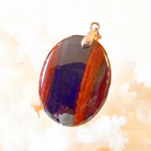 OEIL DE FER - Très joli pendentif de forme ovale