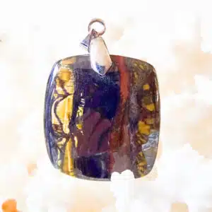 OEIL DE FER - Joli pendentif de forme rectangle