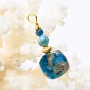 APATITE BLEUE - Création pendentif sur tige dorée or jaune
