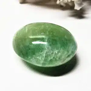 FLUORITE VERTE - Joli galet de 5 cm