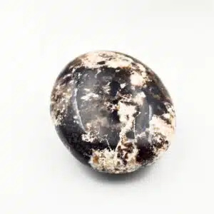 OPALE NOIRE (Mada.) - Joli galet de 42 grs