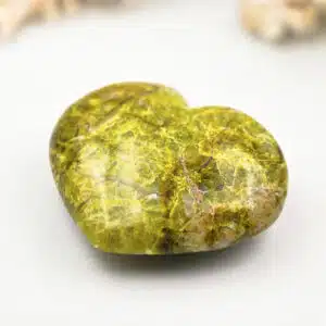 OPALE COMMUNE VERTE (Madagascar) - Joli coeur de 10 cm et 410 gr